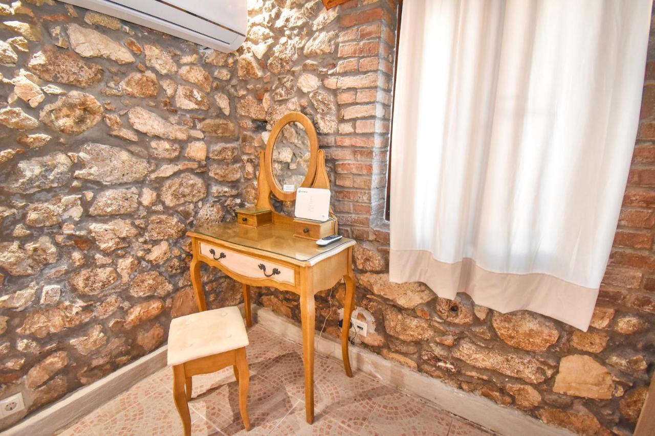 The Stone Suite Moraitika Eksteriør billede